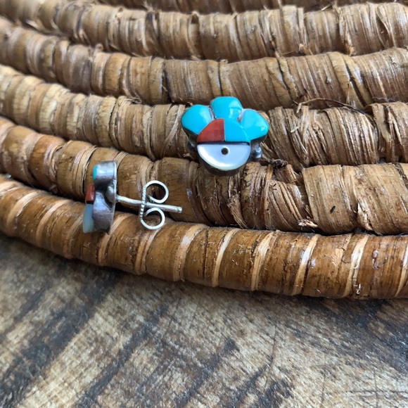 Genuine vintage silver Navajo turquoise, coral and mother of pearl earrings - Picture 2 of 7